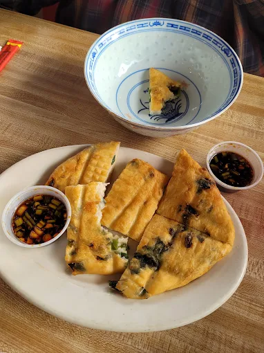 Scallion pancake with dipping sauce